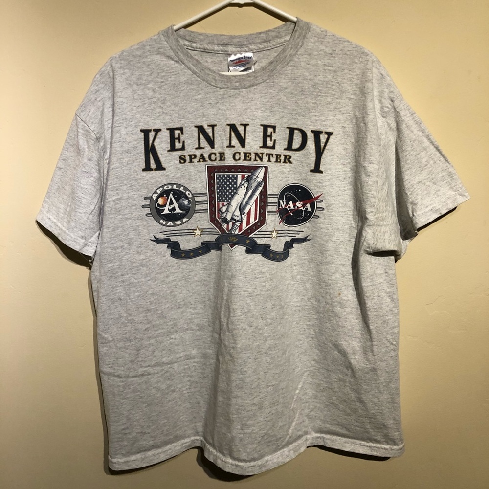 Vintage 90s type Kennedy Space Center shirt.
